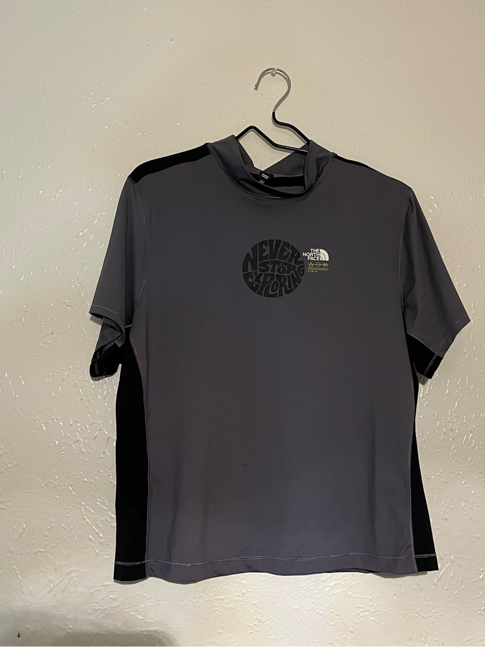 The North Face Gray & Black Short-Sleeve Performance Tee